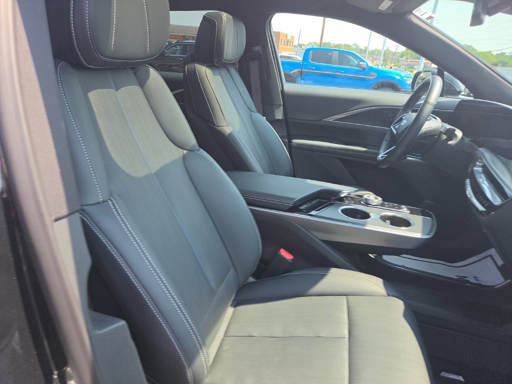 Used 2024 Cadillac Lyriq Luxury AWD/4WD image 18