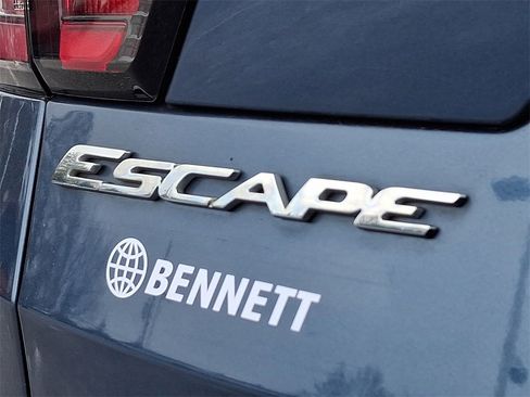 Used 2018 Ford Escape SE image 30