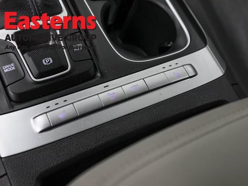 Used 2024 Kia Carnival LX image 21