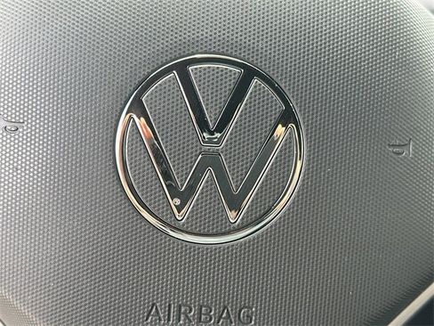 Used 2021 Volkswagen Atlas Cross Sport SE w/ Panoramic Sunroof Package image 29