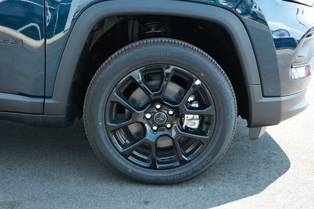 New 2026 Jeep Compass Latitude AWD/4WD image 5