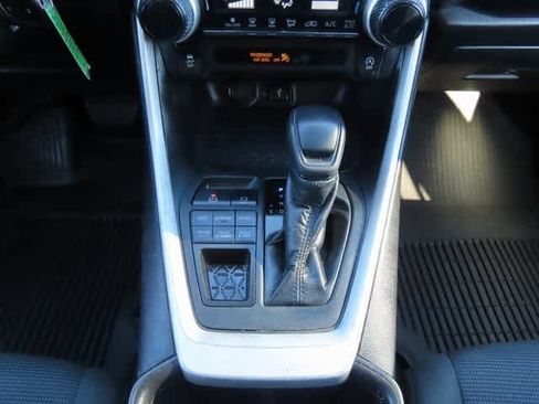 Used 2022 Toyota RAV4 LE image 20