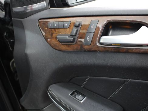 Used 2015 Mercedes-Benz GL 550 4MATIC image 35