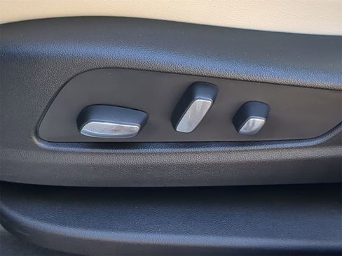 Used 2025 Cadillac XT5 Sportv image 28