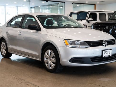 Used 2012 Volkswagen Jetta S FWD image 3