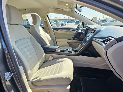 Used 2018 Ford Fusion SE image 14