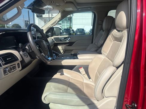Used 2018 Lincoln Navigator Reserve w/ Technology Package AWD/4WD image 12