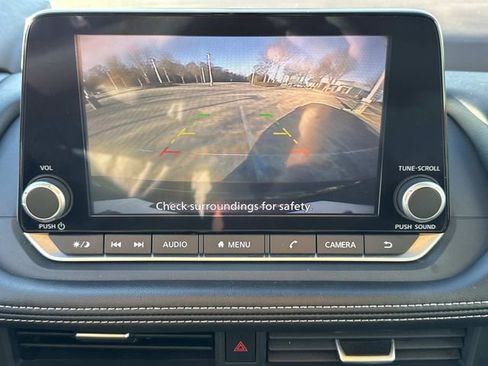 Used 2023 Nissan Rogue S image 31