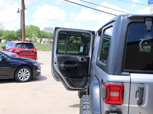 Used 2018 Jeep Wrangler Unlimited Sport S AWD/4WD image 34