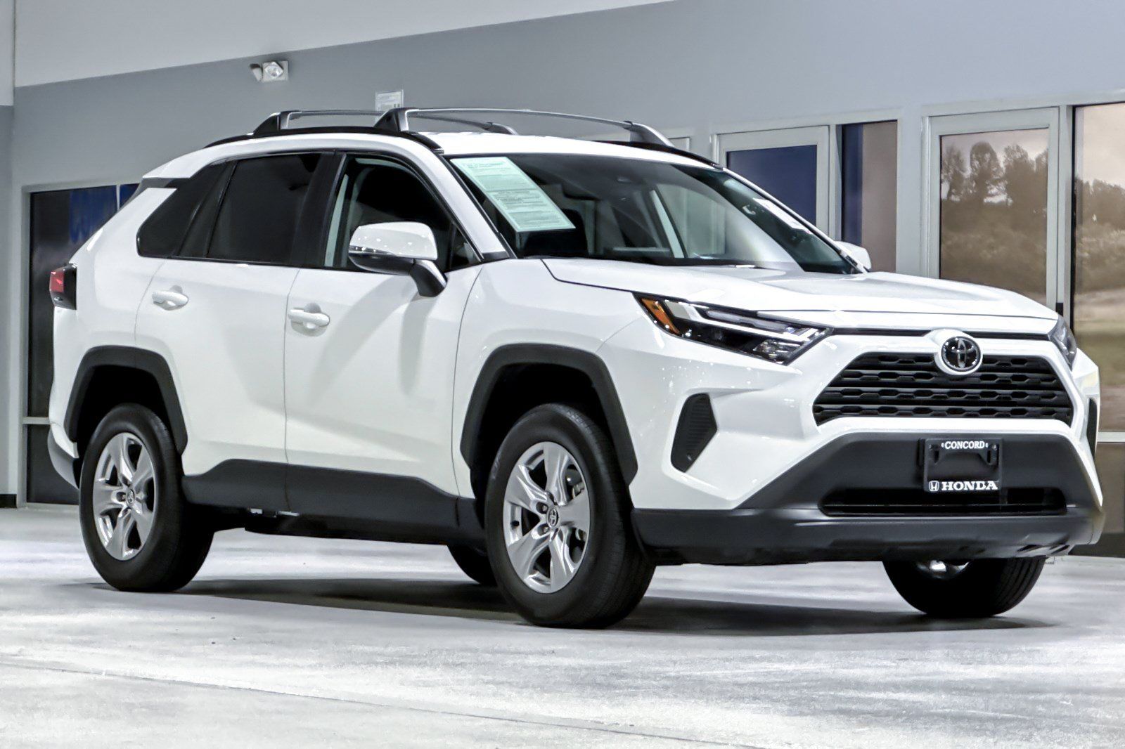 Used 2025 Toyota RAV4 XLE FWD image 7
