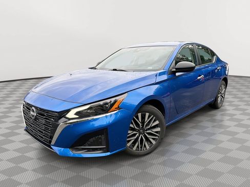 Used 2025 Nissan Altima 2.5 SV AWD/4WD image 1