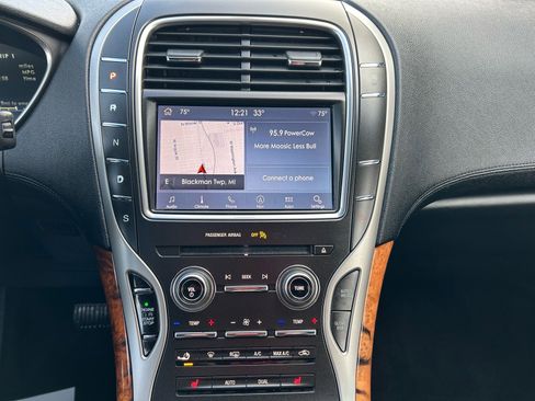 Used 2019 Lincoln Nautilus Select image 27