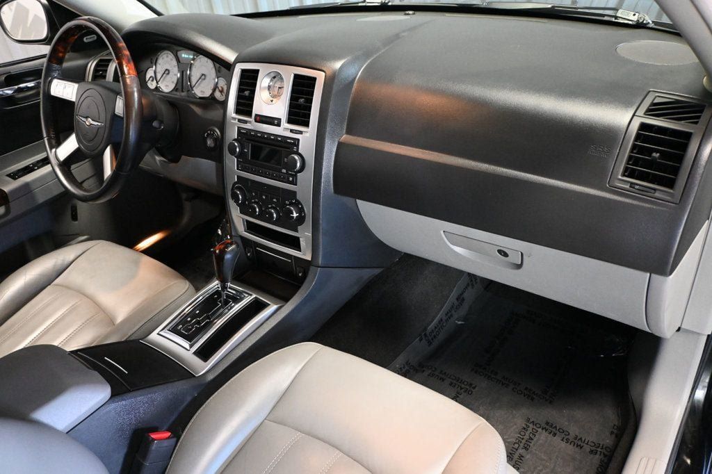 Used 2006 Chrysler 300 C w/ Protection Group II RWD image 10