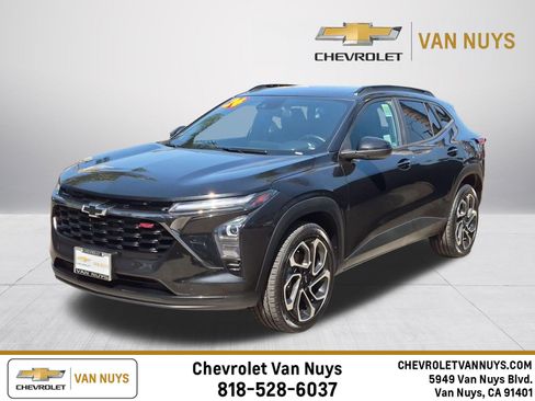 Used 2024 Chevrolet Trax RS w/ Sunroof Package FWD image 1