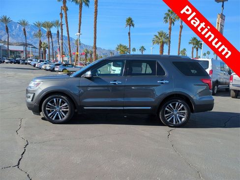 Used 2017 Ford Explorer Platinum image 3