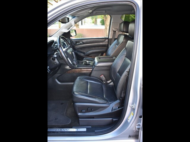 Used 2018 Chevrolet Tahoe LT w/ Luxury Package RWD image 15
