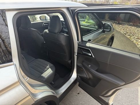 New 2025 Mitsubishi Outlander SE image 13