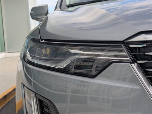 Used 2023 Cadillac XT6 Premium Luxury image 10