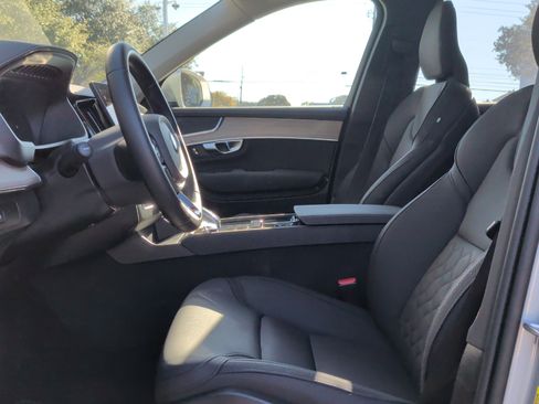 Used 2025 Volvo XC90 B6 Plus image 16