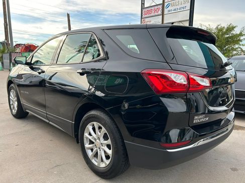 Used 2018 Chevrolet Equinox LS FWD image 3