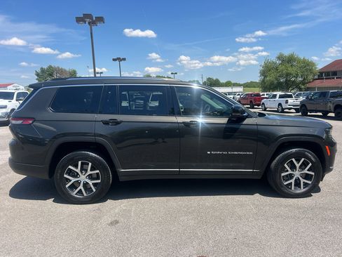 Used 2023 Jeep Grand Cherokee L Limited AWD/4WD image 4