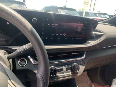 Used 2025 Buick Envista Preferred w/ Convenience II Package FWD image 3