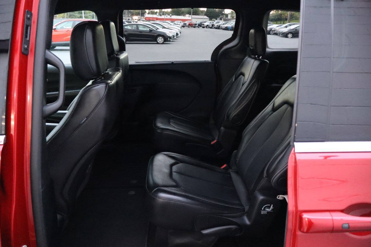 Used 2025 Chrysler Pacifica Select FWD image 5