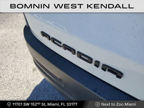 Used 2022 GMC Acadia SLE w/ Driver Convenience Package image 11