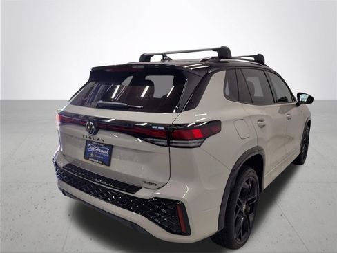 New 2026 Volkswagen Tiguan SE R-Line AWD/4WD image 12