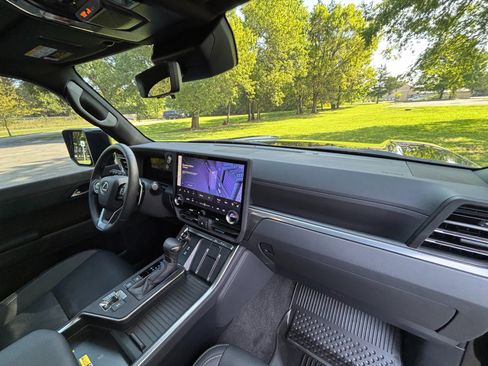 Used 2026 Lexus GX 550 w/ Accessory Package (2T) AWD/4WD image 19