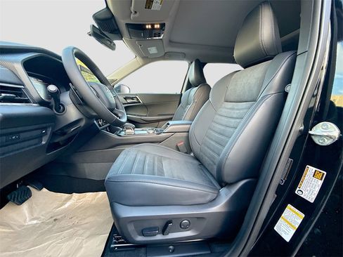 New 2025 Mitsubishi Outlander SE image 22