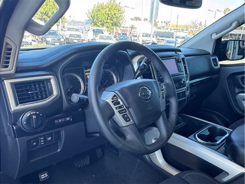 Used 2017 Nissan Titan SV AWD/4WD image 23