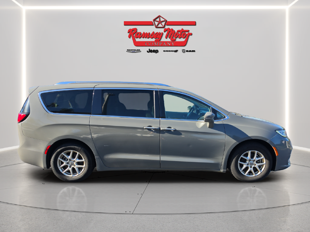 Used 2021 Chrysler Pacifica Touring-L FWD image 6