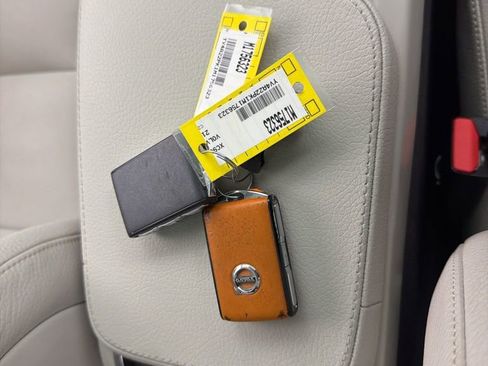 Used 2021 Volvo XC90 T6 Momentum w/ Climate Package image 36