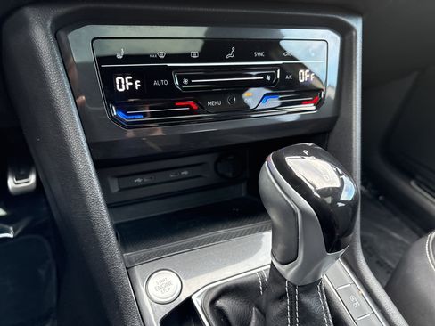 Used 2023 Volkswagen Tiguan SE R-Line image 30