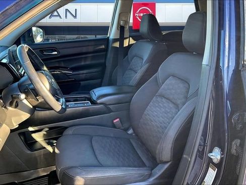 Used 2022 Nissan Pathfinder SV image 18