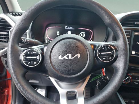 Certified 2023 Kia Soul LX w/ LX Technology Package image 14