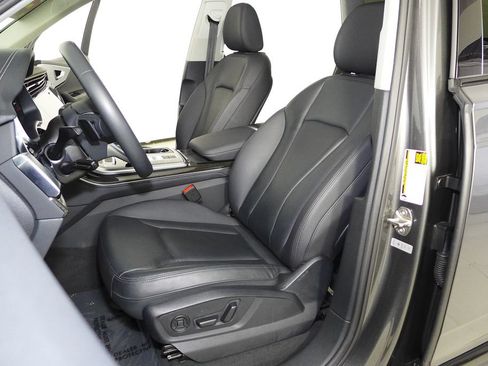 Used 2023 Audi Q7 2.0T Premium Plus w/ Premium Plus Package AWD/4WD image 22