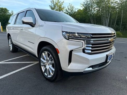 Used 2022 Chevrolet Suburban High Country AWD/4WD image 7