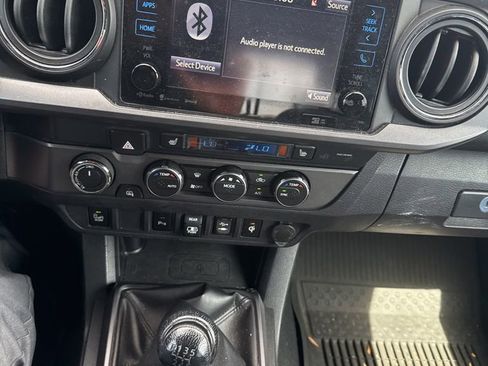 Used 2019 Toyota Tacoma TRD Off-Road w/ TRD Premium Off Road Package AWD/4WD image 10