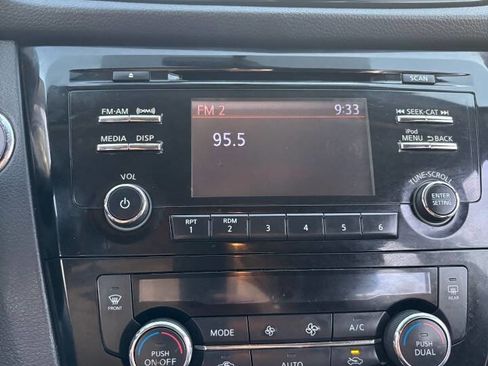 Used 2018 Nissan Rogue Sport SV image 18