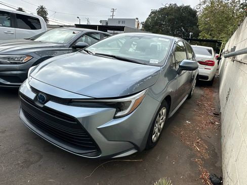 Used 2025 Toyota Corolla LE FWD image 2