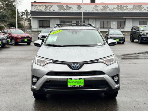 Used 2017 Toyota RAV4 Limited image 2