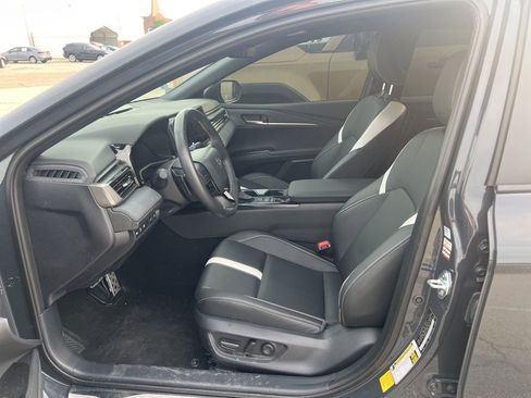 Used 2025 Toyota Camry SE w/ Convenience Package FWD image 8
