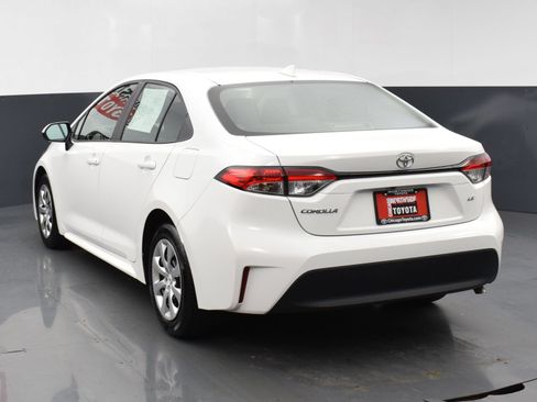 Used 2025 Toyota Corolla LE FWD image 3