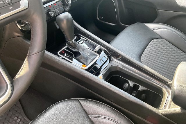 Used 2025 Jeep Compass Latitude w/ Sun & Sound Group AWD/4WD image 15