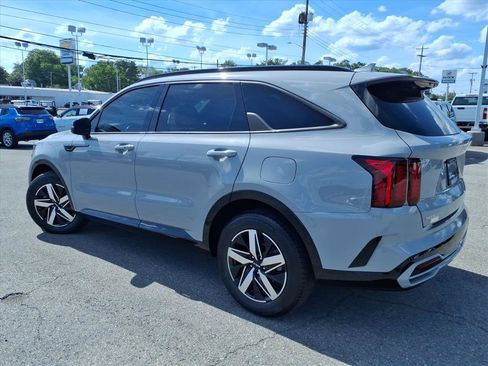 Used 2023 Kia Sorento EX w/ Panoramic Sunroof Package FWD image 6