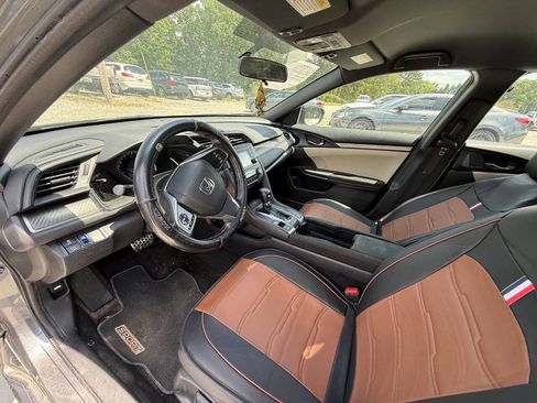 Used 2017 Honda Civic Sport image 10