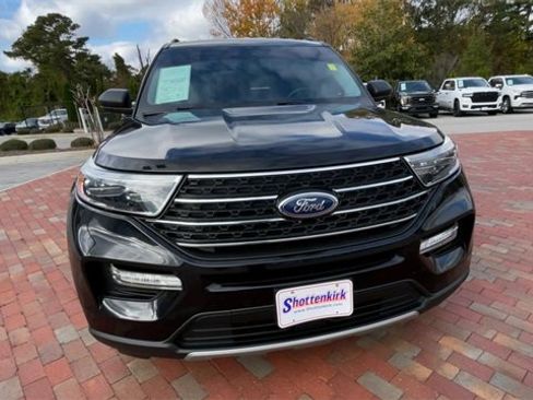 Used 2022 Ford Explorer XLT w/ Equipment Group 202A image 4