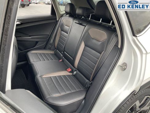 Used 2023 Volkswagen Taos SEL image 6